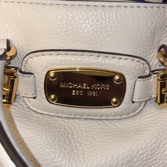 Michael Kors White Leather Handbag.. - Picture 2 of 5